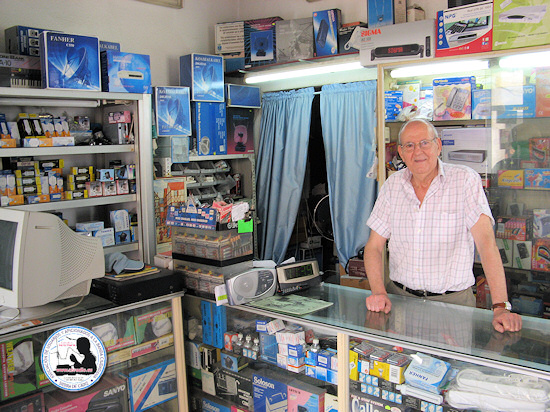Manuel en su tienda de El Puerto de Santa María Manuel en su tienda de El Puerto de Santa María